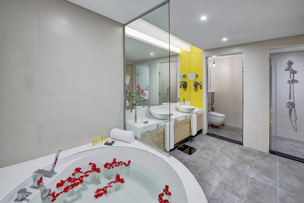 Urban Suite - Master Bathroom